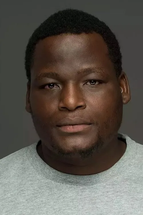 Thulasizwe Kubheka interpretando a Katundi