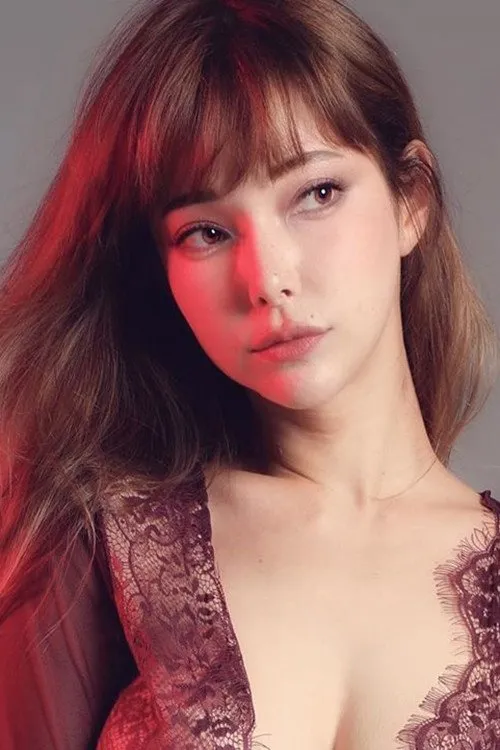 Iio Hideki ha trabajado con Tia en 1 ocasiones