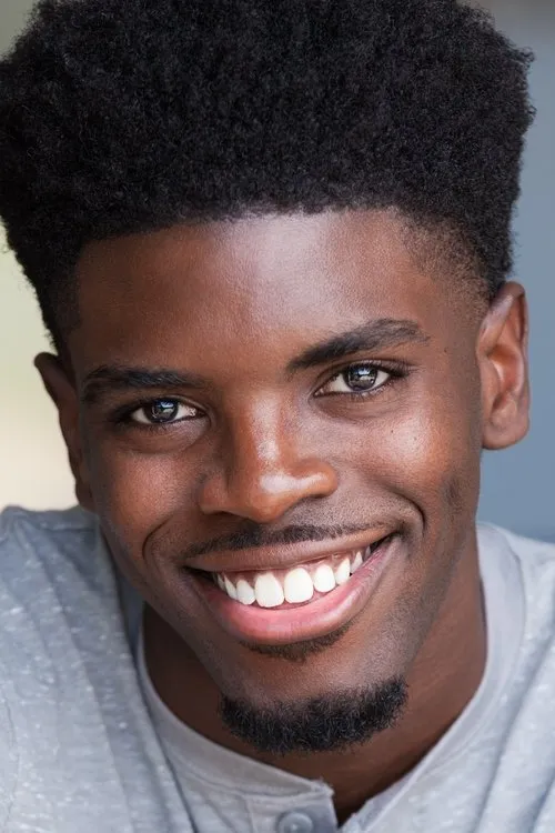 Tian Richards interpretando a Drew