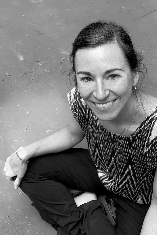 Tiffany Bozic interpretando a Self