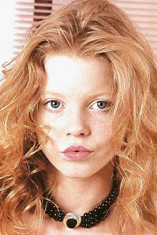 Tiffany Walker interpretando a Mary