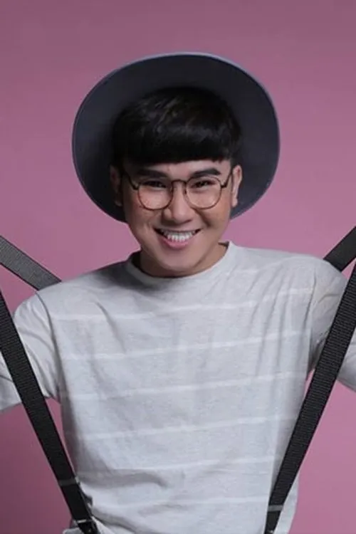 Tiko Tien Cong interpretando a Phung