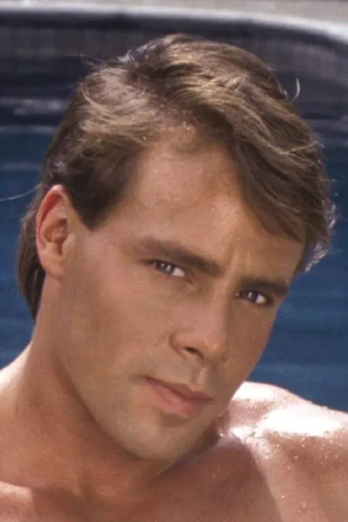 Tim Barnett interpretando a