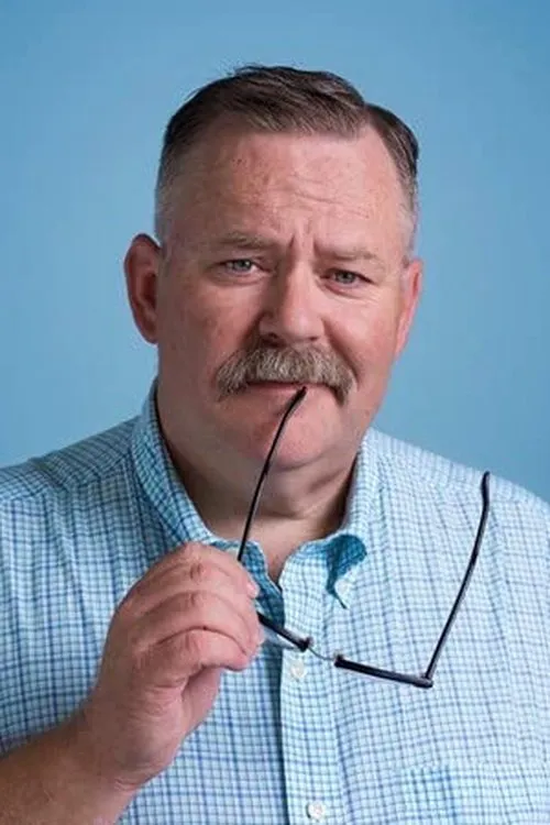 Tim Hooper interpretando a Jay