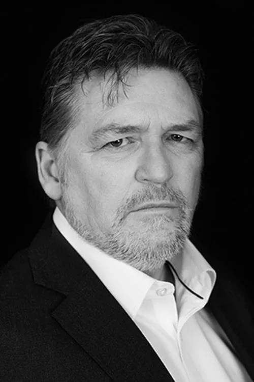 Rupert Farrington ha trabajado con Tim J. Henley en 1 ocasiones