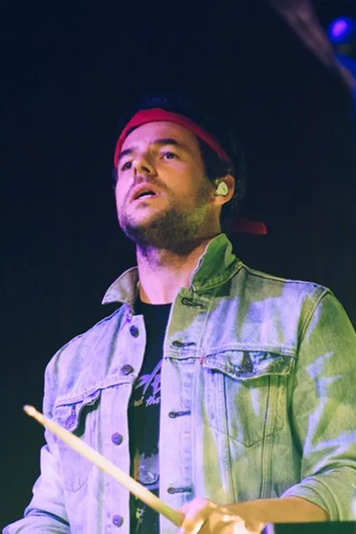 Tim McEwan interpretando a 