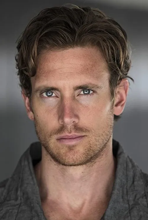 Tim Parrish interpretando a Alan