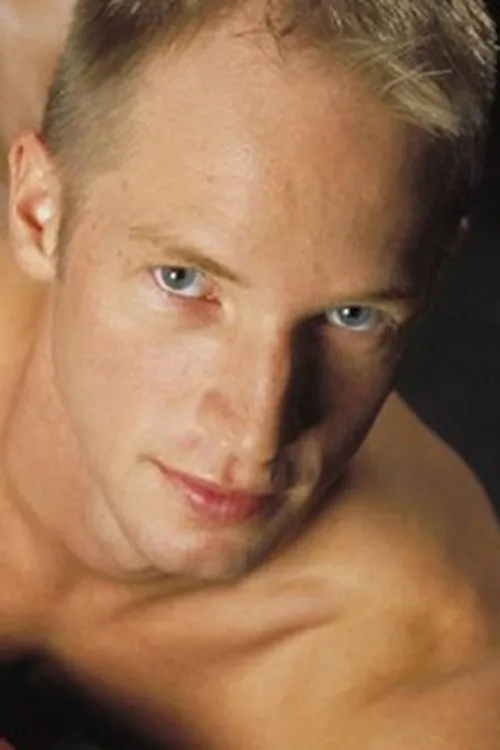 Tim Tyler interpretando a 