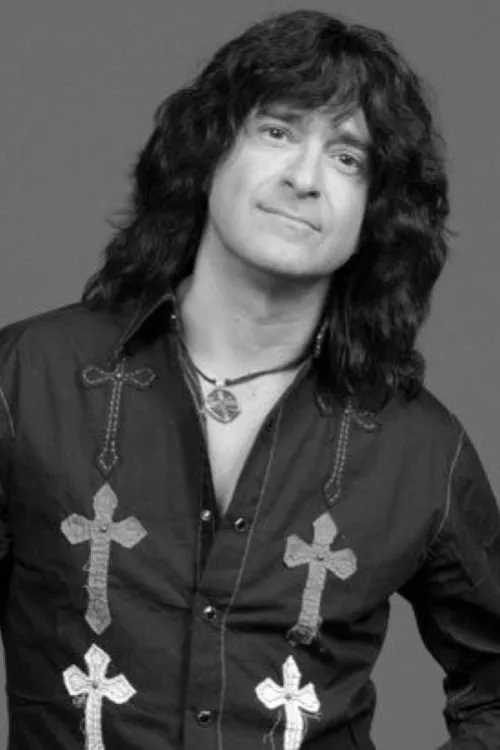 Timothy Drury interpretando a Keyboard, Backing Vocals