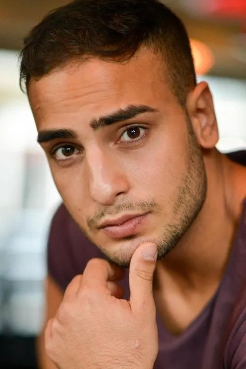 Timur Ülker interpretando a Charif