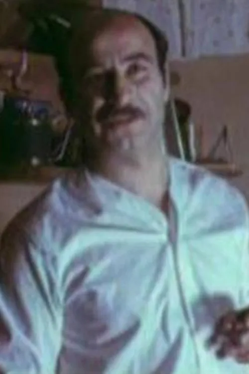 Timur Zoloev interpretando a (self)