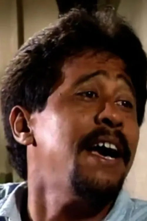 Tino Karno interpretando a Ucup