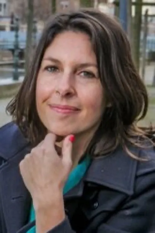 Tiny Bertels interpretando a Ellen