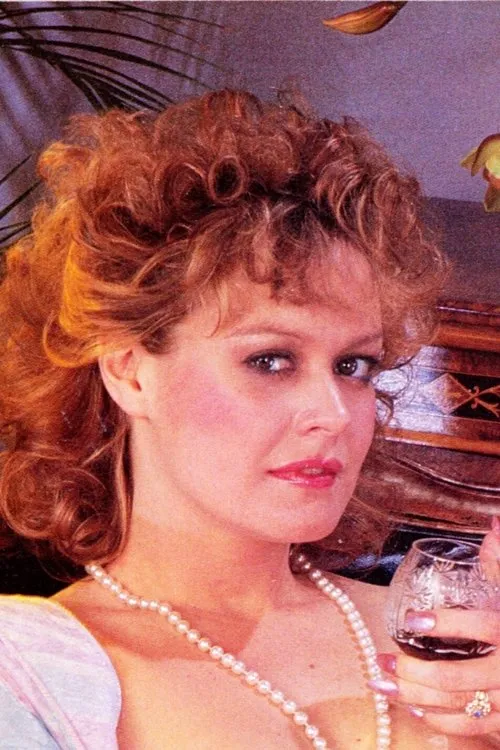 Tish Ambrose interpretando a Tiffany (segment 