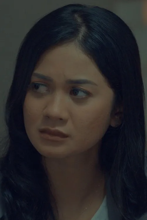 Tita Briliana interpretando a Perempuan