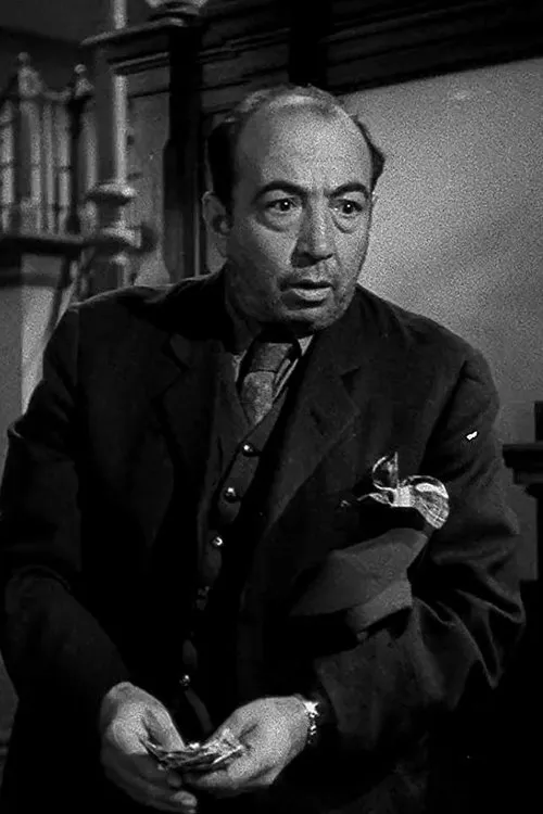 Tito Vuolo interpretando a Commissario Unte