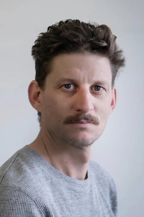 Titus De Voogdt interpretando a Nico Degeest