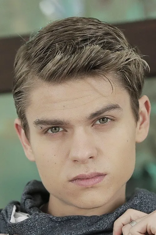 Titus Snow interpretando a (archive footage)