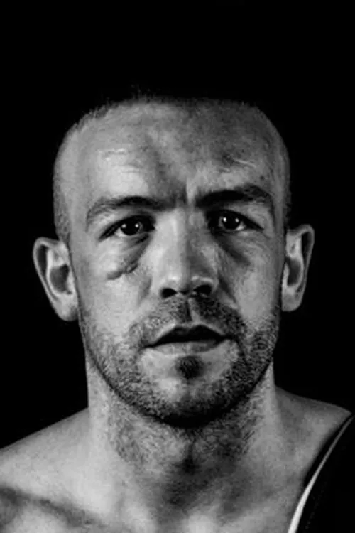 TJ Doheny interpretando a Self