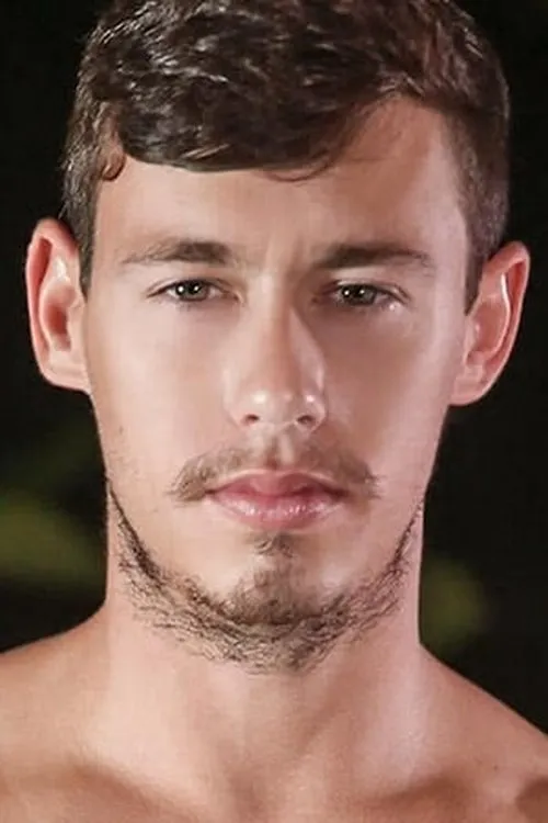 Tobias interpretando a 