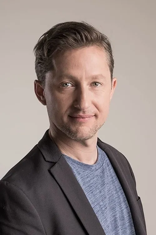 Tobie Pelletier interpretando a