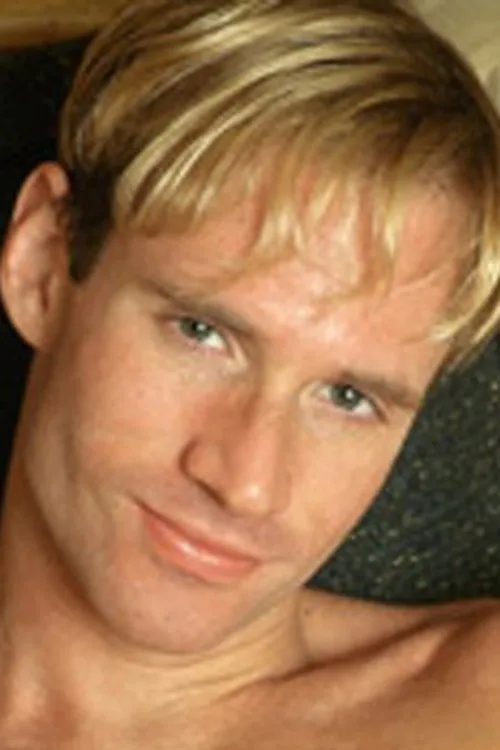 Toby Moore interpretando a Himself