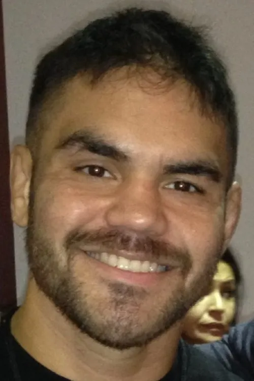 Todd Moore interpretando a Self