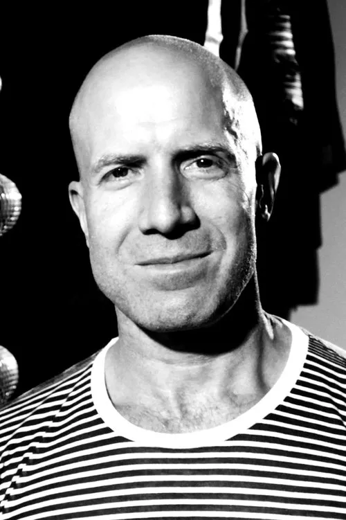 David J. White ha trabajado con Todd Verow en 4 ocasiones