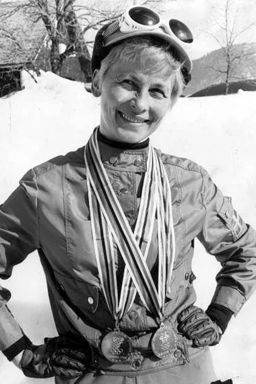 Toini Gustafsson interpretando a Herself