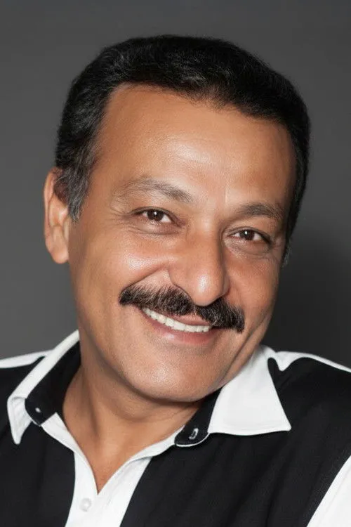 Tolga Aşkıner interpretando a