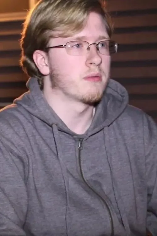 Tom Abraham interpretando a Himself