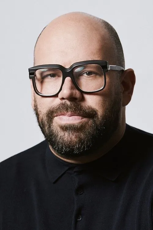 Tom Davis interpretando a Bleacher