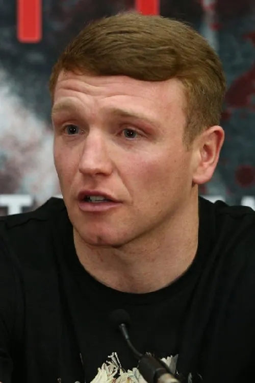 Tom Farrell interpretando a Self