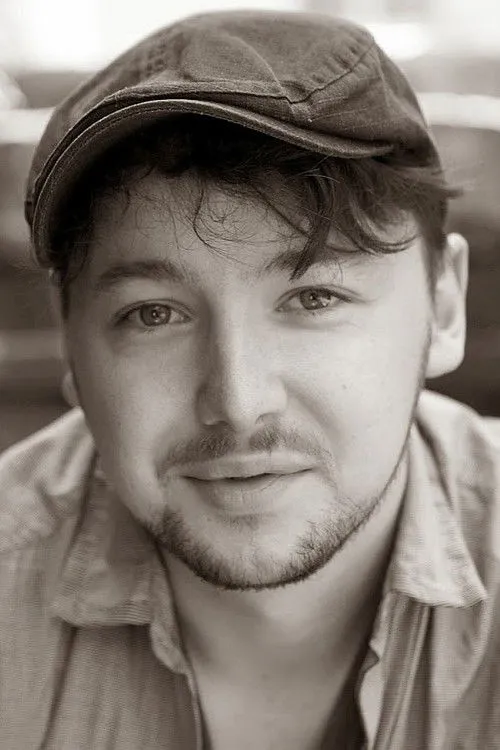 Tom Fox Davies interpretando a Jake