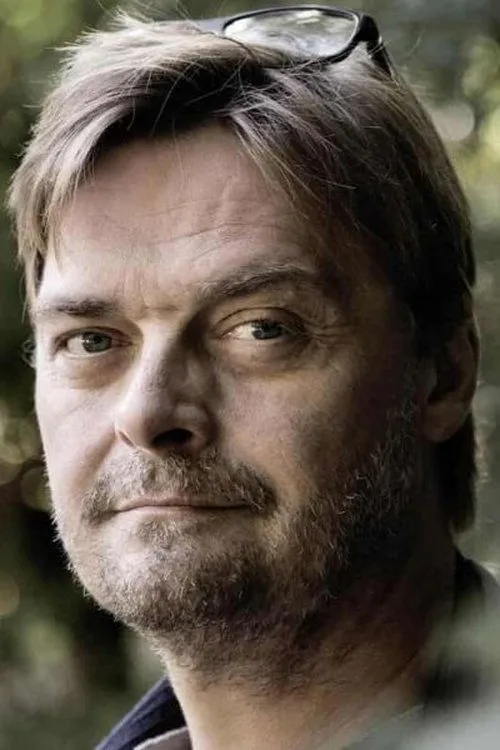 Simon Rosenbaum ha trabajado con Tom Jensen en 1 ocasiones