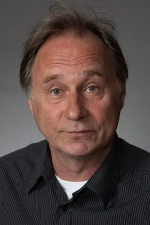 Tom Lindholm interpretando a Viktor