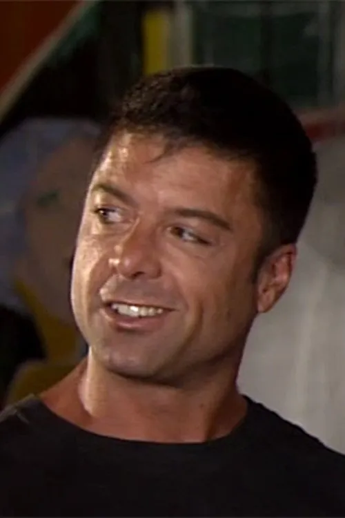 Tom Matthews interpretando a 