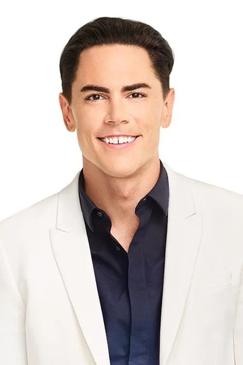 Tom Sandoval interpretando a Ben / Max