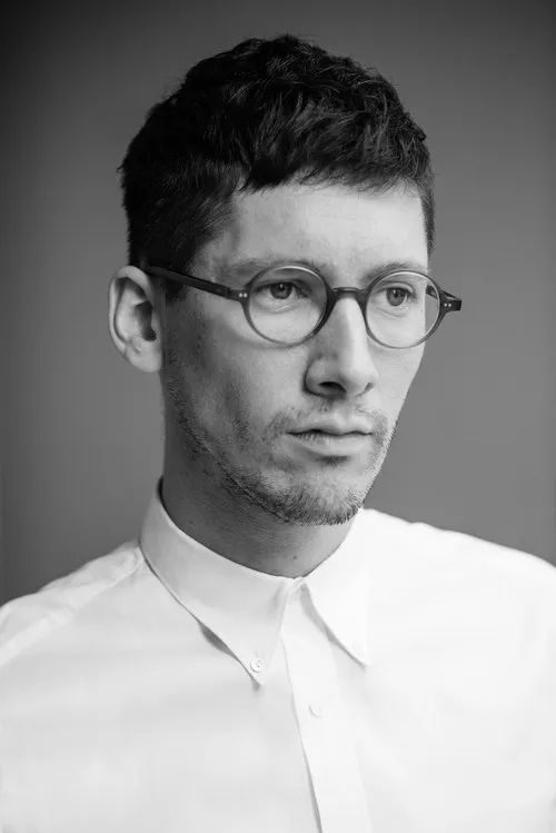 Mark Farrow ha trabajado con Tom Scutt en 1 ocasiones
