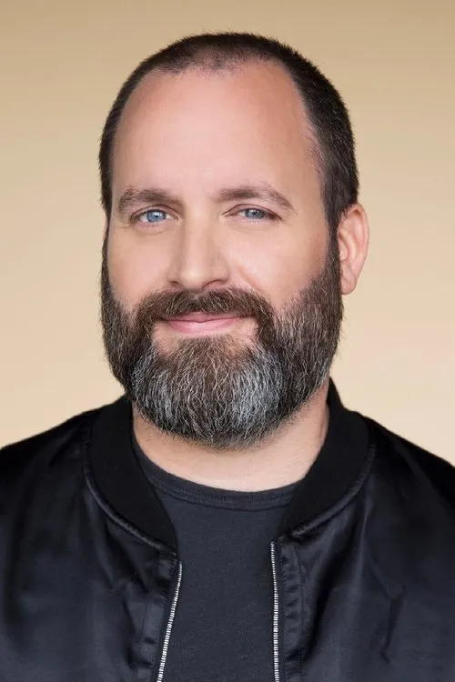 Tom Segura interpretando a Self