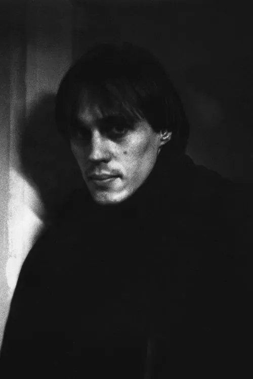 Tom Verlaine interpretando a Self