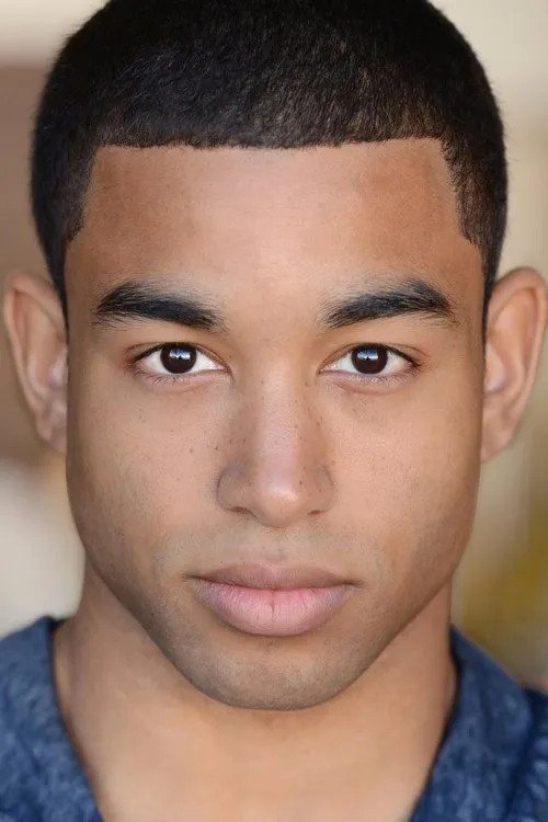 Tom Williamson interpretando a Ed