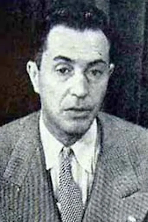 Tomás Perrín interpretando a Diputado Axcaná González