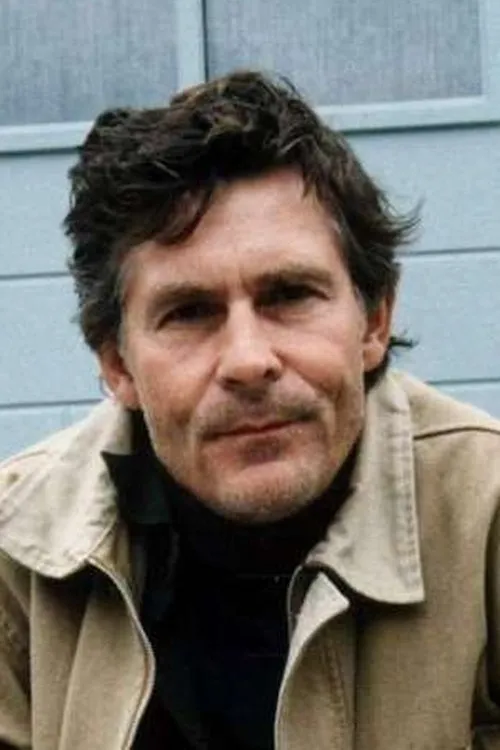 Tomas Pontén interpretando a Erik Emilsson