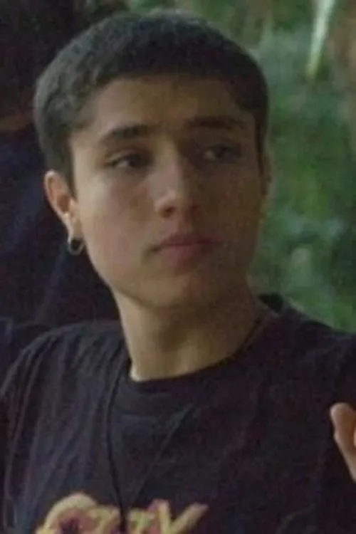 Tomás Santos interpretando a Tomás