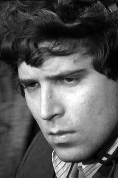 Tomasz Lengren interpretando a Dystrybutor Burdylowicz