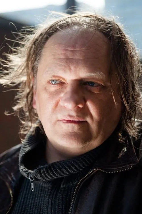 Tomek Nowicki interpretando a Karol Piotrowski