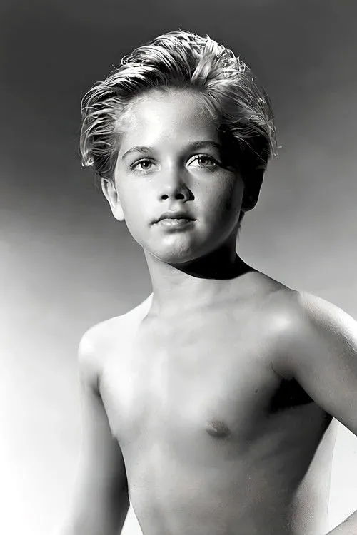 Tommy Carlton interpretando a Joseph 'Joey' Martin