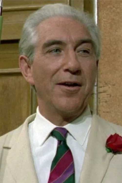 Tommy Duggan interpretando a Mr. Casey