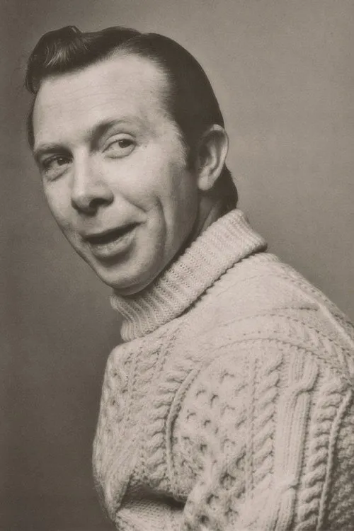 Tommy Makem interpretando a Father Halloran